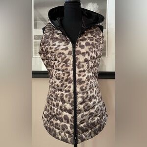 OBERMEYER Woman’s Full Zip Hooded Leopard Down Puffer Vest Size Small